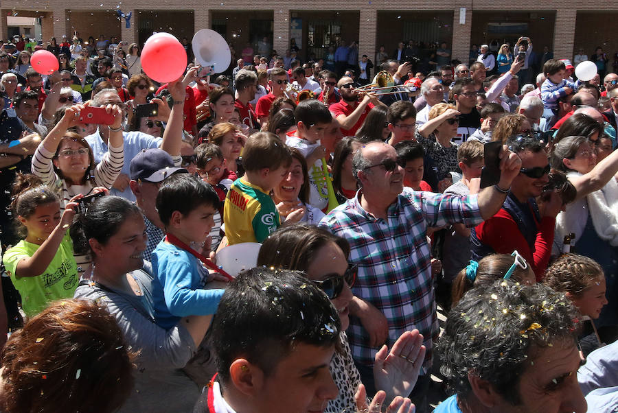 Fotos: Los vecinos de Nava de la Asunción reciben a sus héroes