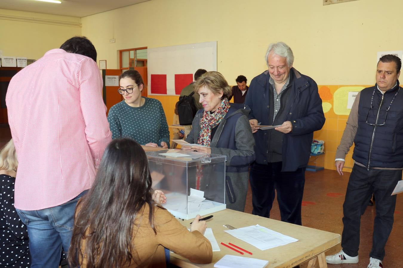 Fotos: El ambiente en los colegios electorales de Valladolid