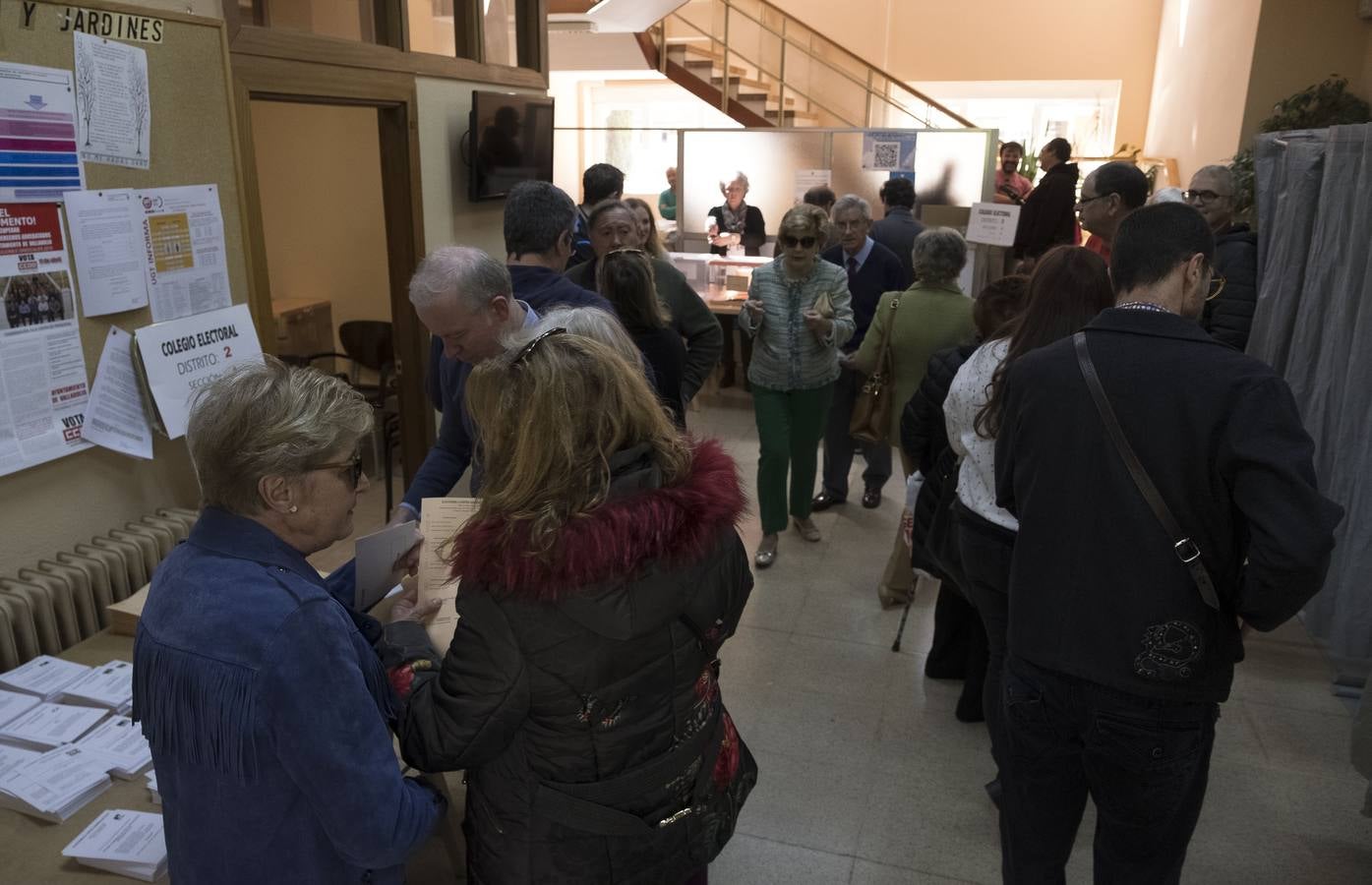 Fotos: El ambiente en los colegios electorales de Valladolid