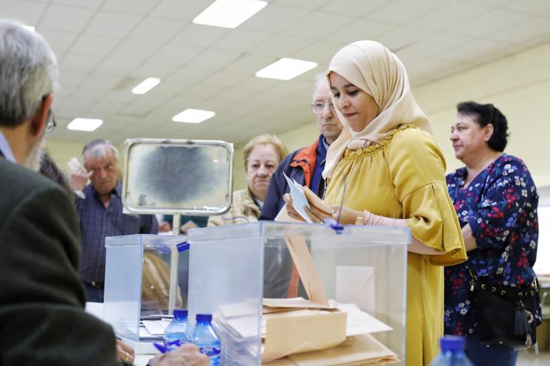 Fotos: El ambiente en los colegios electorales de Valladolid