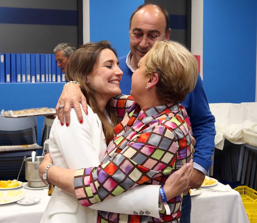 Fotos: PSOE y PP viven su noche electoral