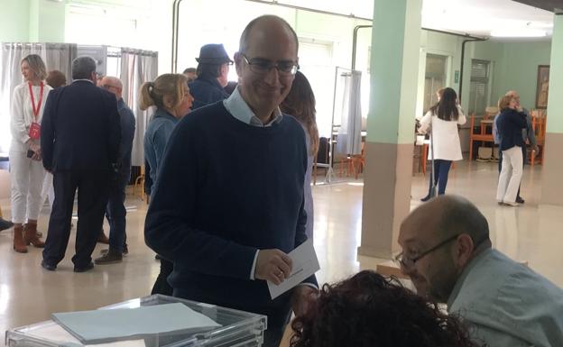 Javier Iglesias, esta mañana votando en Ciudad Rodrigo.