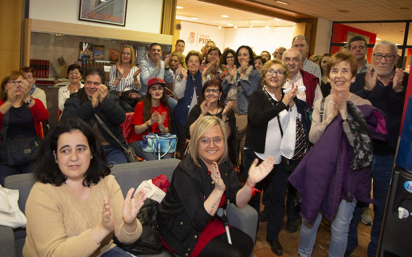 El PSOE ha celebrado su victoria en las elecciones generales en la sede de la formación en la calle Santa Lucía