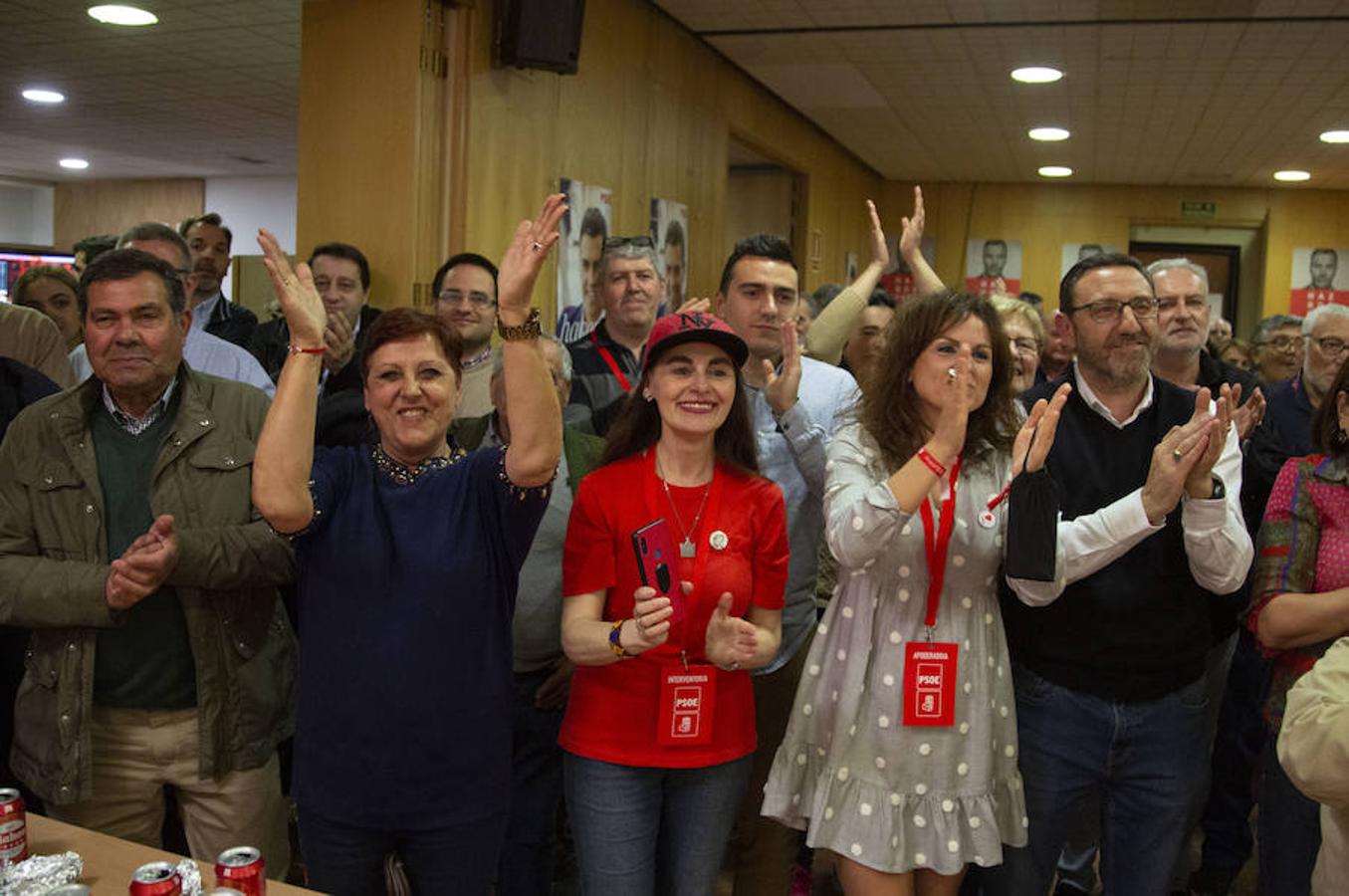 El PSOE ha celebrado su victoria en las elecciones generales en la sede de la formación en la calle Santa Lucía