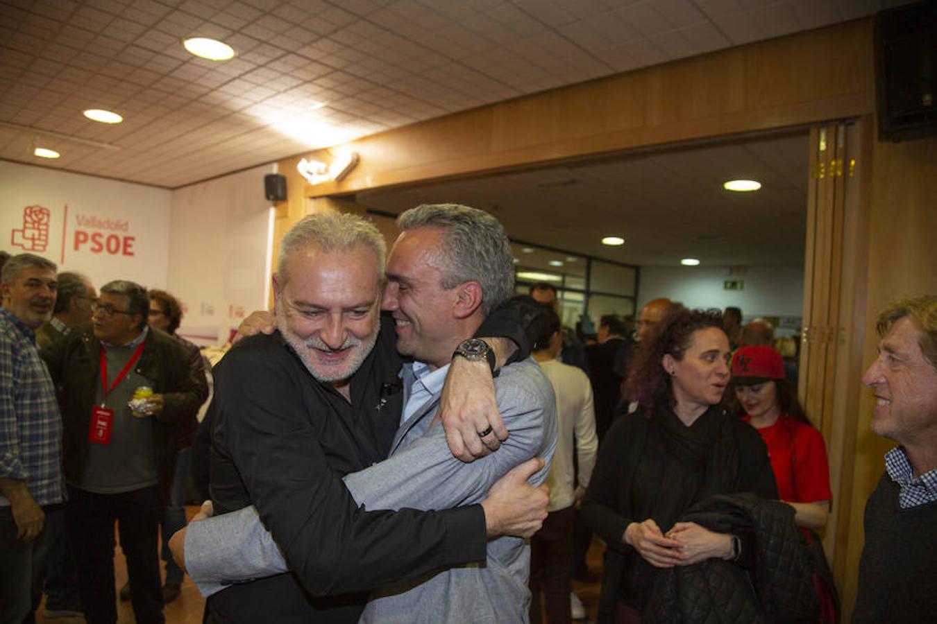 El PSOE ha celebrado su victoria en las elecciones generales en la sede de la formación en la calle Santa Lucía