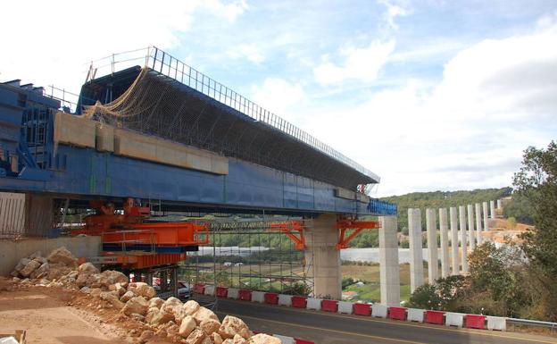 Imagen de las obras en la variante de Guardo correspondientes a la carretera autónomica CL-626 de 2012. 