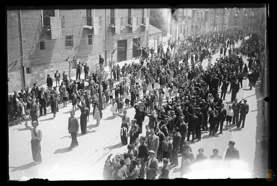 Fotos: Desfile de militantes socialistas el 1 de mayo de 1936