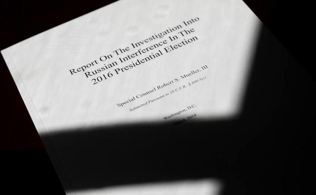 Copia impresa del informe Mueller. 
