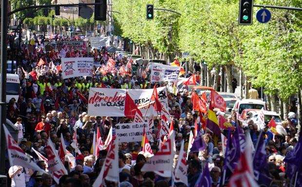 Milesde salmantinos salieron a la calle para reivindicar sus derechos laborales.