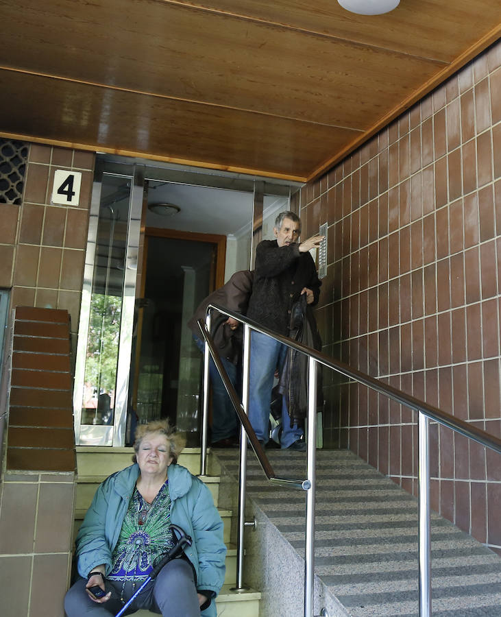 Fotos: Desahucian a un matrimonio de pensionistas y sus dos hijos en Palencia
