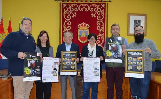Nacho Fernández, Asunción Bautista, Julio Valles, Pilar Fernández, Raúl Escudero y Jesús Pilar Sobejano, en el Ayuntamiento de Cigales. 