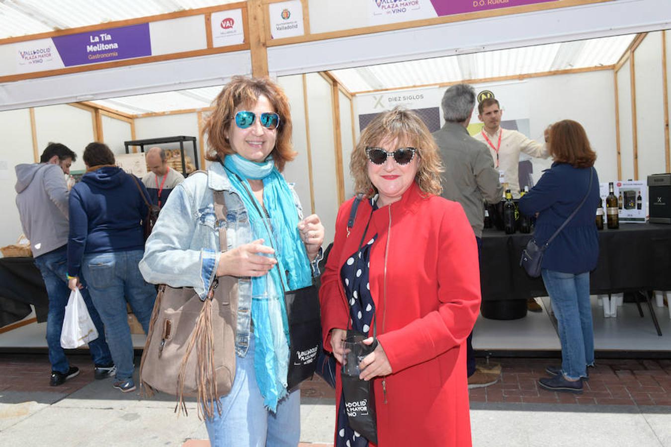 La Plaza Mayor de Valladolid se llena desde este viernes y hasta el domingo con casetas en las que se pueden degustar los mejores vinos y alimentos de Valladolid