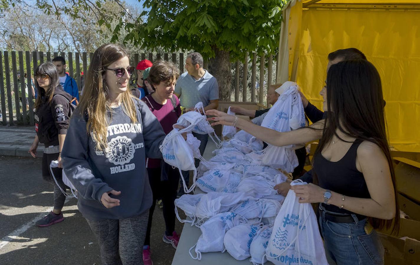 Participantes en la 42 edición de la Marcha Asprona en Valladolid