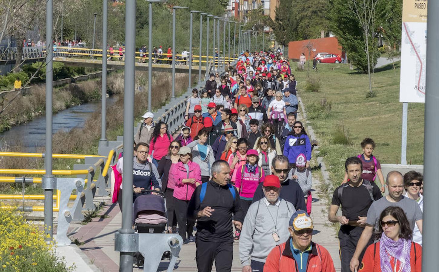Participantes en la 42 edición de la Marcha Asprona en Valladolid