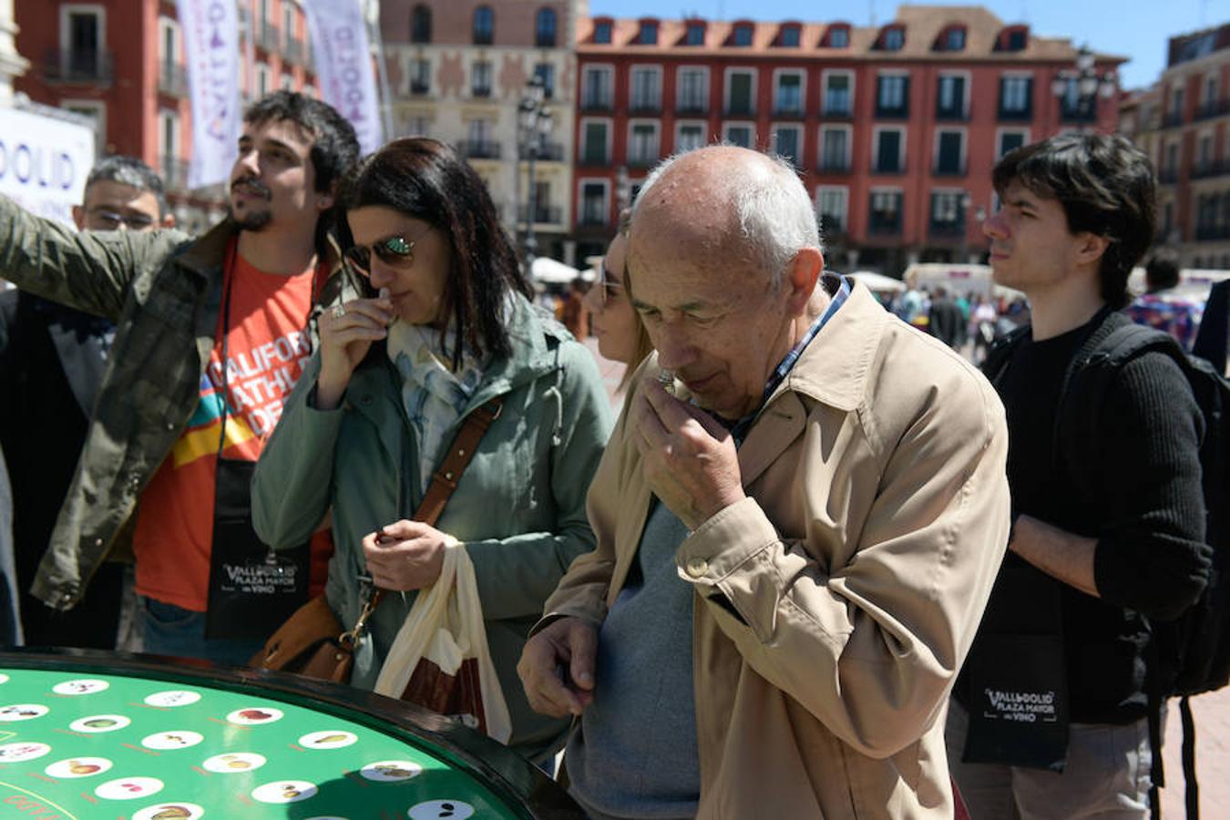 La Plaza Mayor de Valladolid ha acogido esta mañana la segunda jornada de la cita Valladolid, Plaza Mayor del Vino