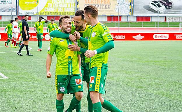 Los jugadores de Unionistas celebran uno de los goles ante el Sanse en la primera vuelta. 