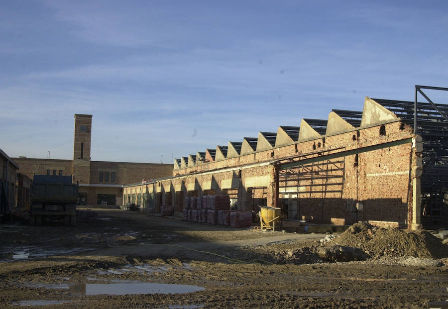 El campus en obras en febrero de 2001. 