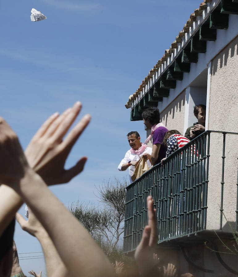 Fotos: Palencia vive la pedrea del pan y el queso