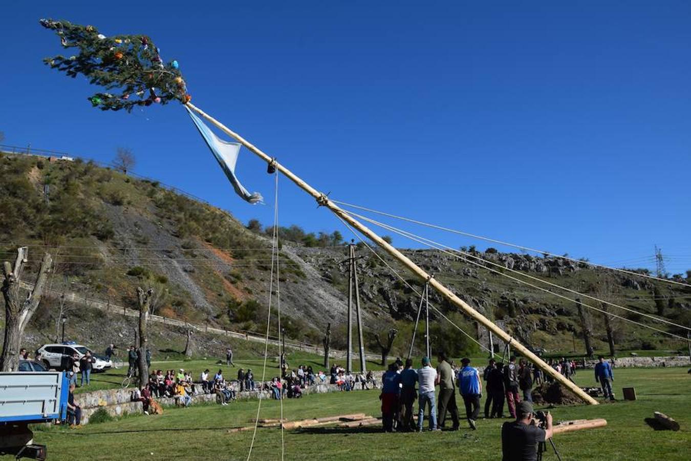 Fotos: Pinada del Mayo en Velilla del Río Carrión