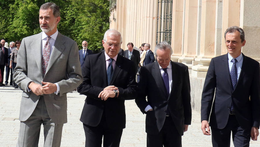 Fotos: El Rey Felipe VI visita La Granja para presidir la reunión del Instituto Elcano