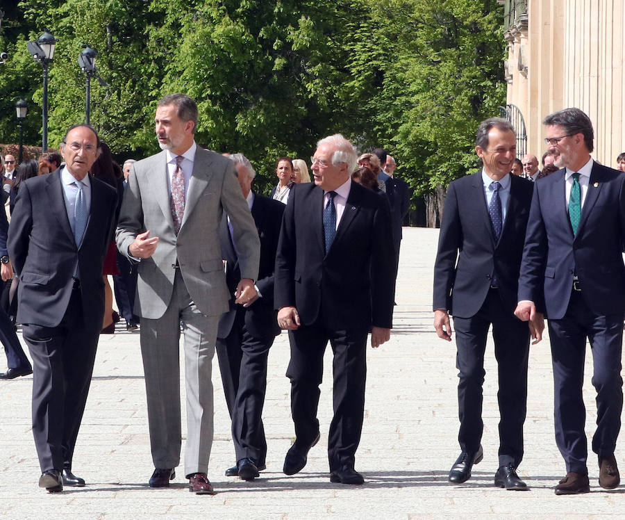 Fotos: El Rey Felipe VI visita La Granja para presidir la reunión del Instituto Elcano