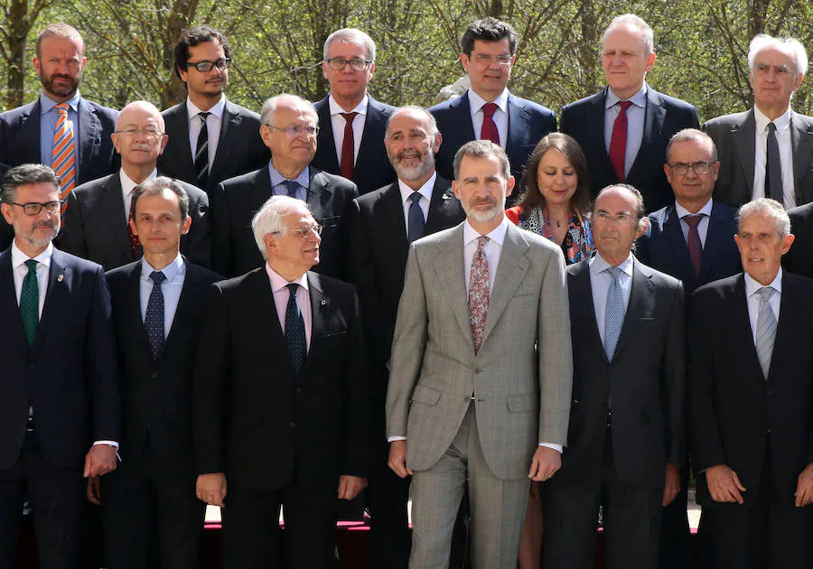 Fotos: El Rey Felipe VI visita La Granja para presidir la reunión del Instituto Elcano