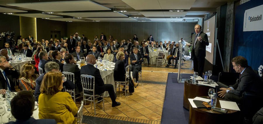 El Foro Económico organizado por El Norte de Castilla cumple diez años. Los presidentes de Castilla y León y Galicia han sido los invitados por este décimo aniversario