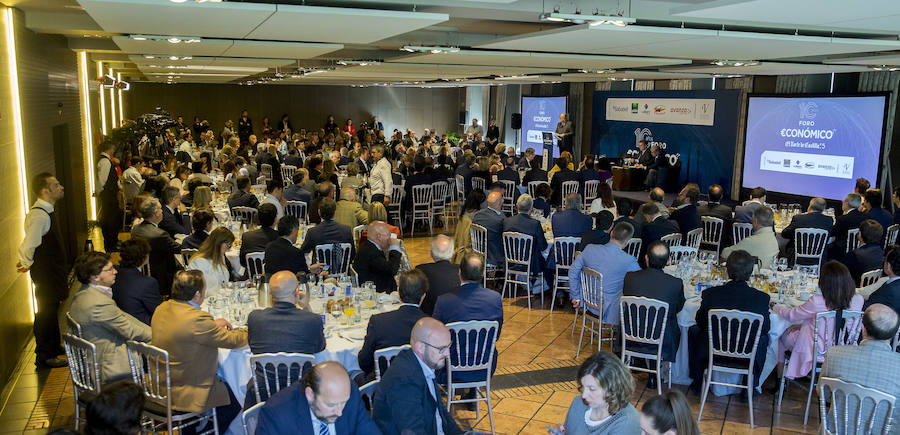 El Foro Económico organizado por El Norte de Castilla cumple diez años. Los presidentes de Castilla y León y Galicia han sido los invitados por este décimo aniversario