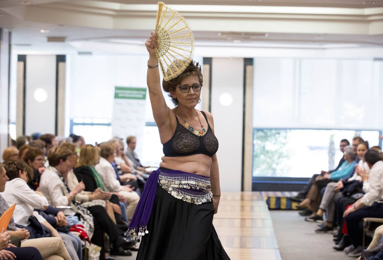 La Asociación Española Contra el Cáncer celebra en el hotel Olid la edición número 22 de su desfile