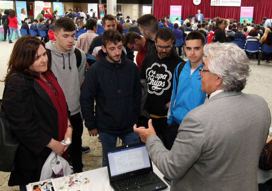 Fotos: Feria Tándem de empleo en el cámpus de la UVA en Segovia