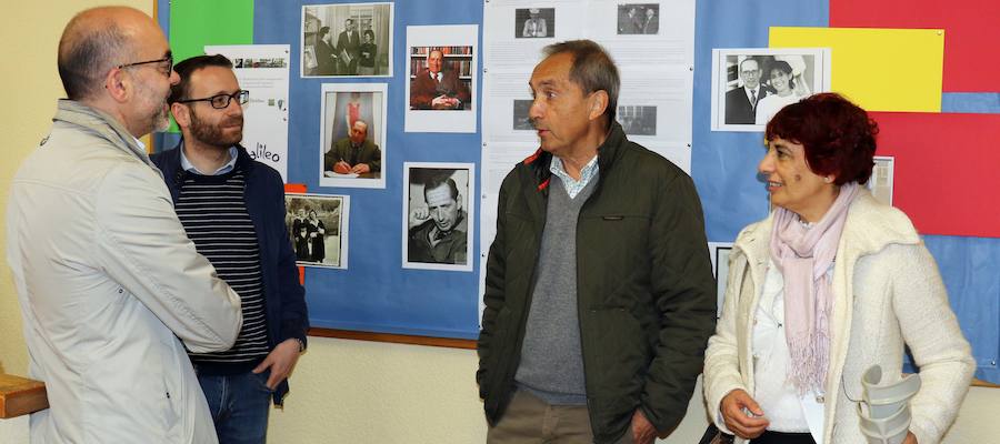 Fotos: Homenaje a Miguel Delibes en el IES Galileo de Valladolid