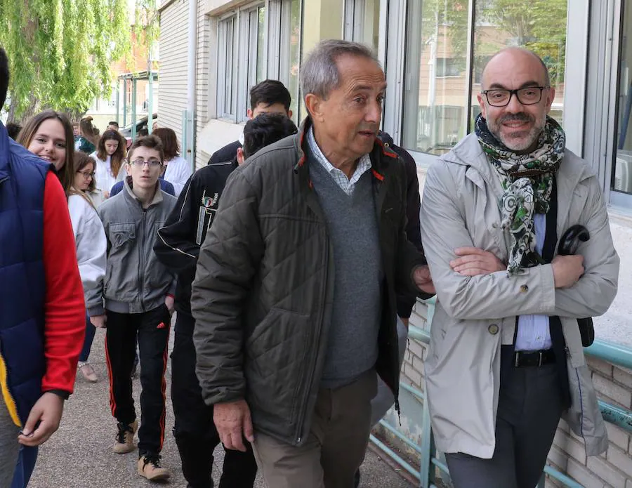 Fotos: Homenaje a Miguel Delibes en el IES Galileo de Valladolid