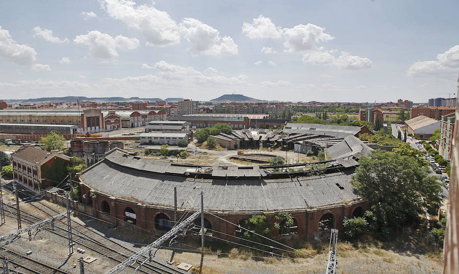 Antiguo depósito de locomotoras y talleres de Renfe. 