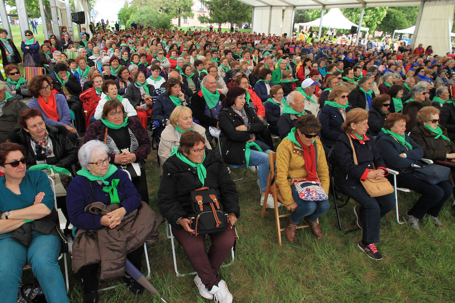 Fotos: Encuentro de participantes en las aulas de manualidades de la Diputación de Segovia.