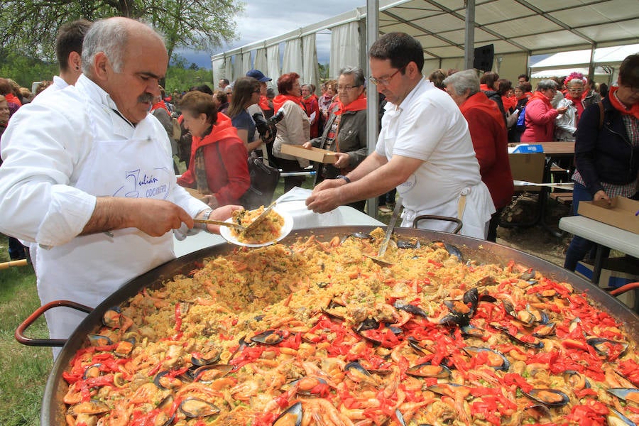 Fotos: Encuentro de participantes en las aulas de manualidades de la Diputación de Segovia.