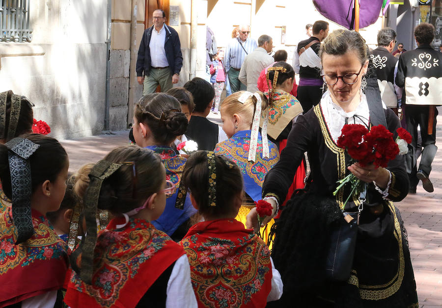 Fotos: Pasacalles y ofrenda floral a San Pedro Regalado