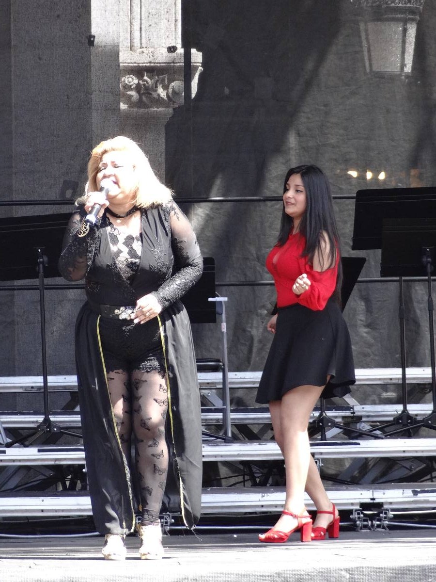 Fotos: Danzas latinas en la Plaza Mayor de Valladolid