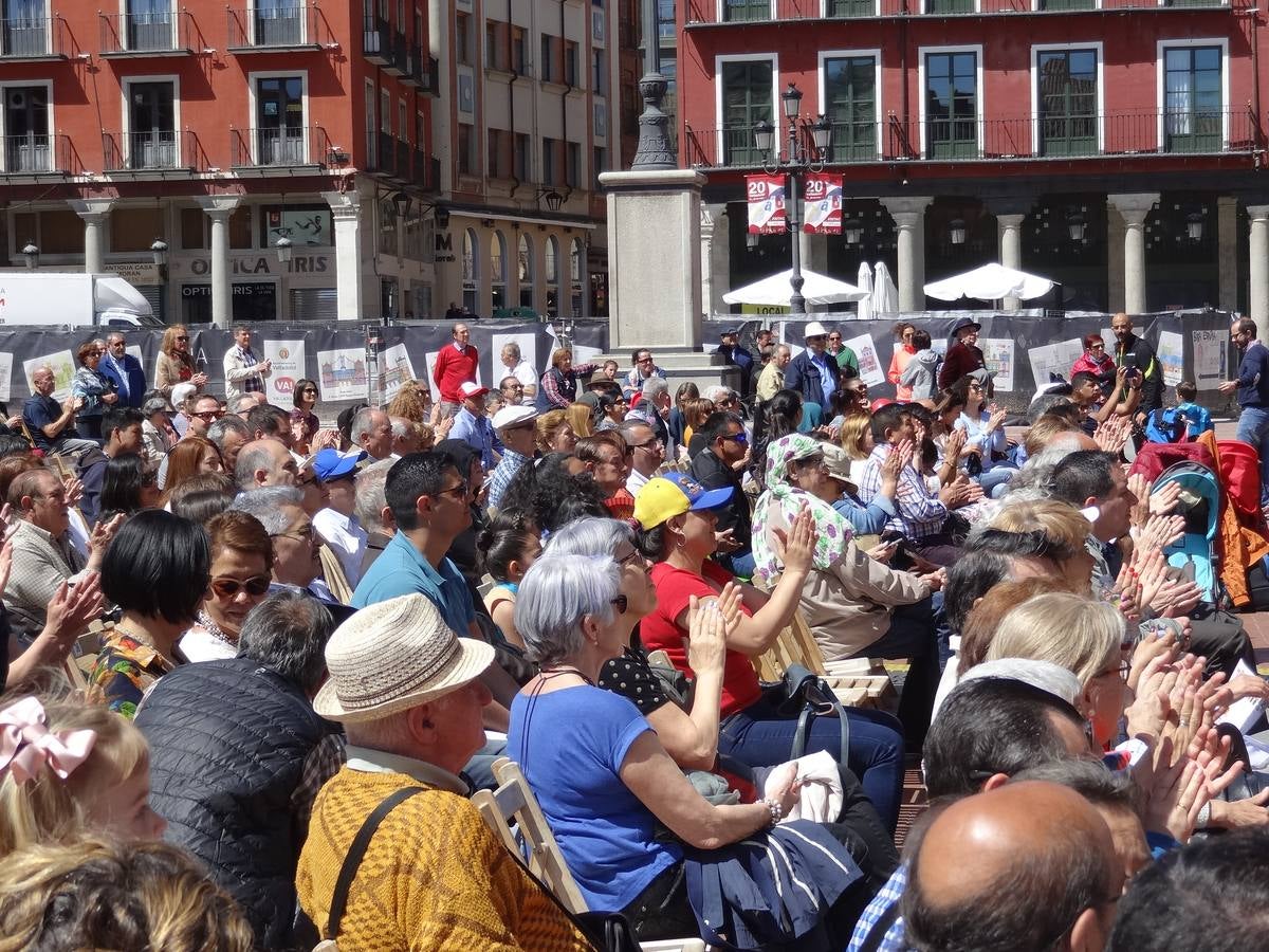 Fotos: Danzas latinas en la Plaza Mayor de Valladolid