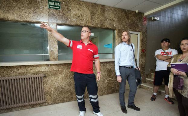 Pablo Fernández visitó Emergencias 112 en Ciudad Rodrigo. 