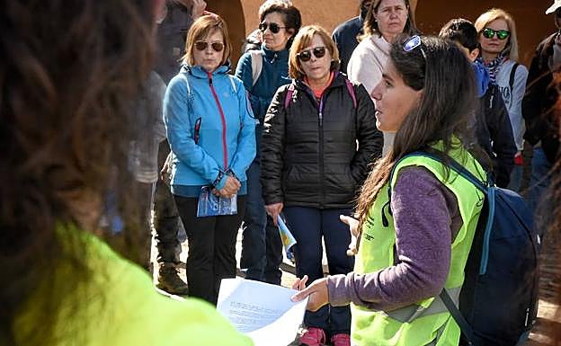 Una experta explica algunos detalles de las peculiaridades geológicas de Monsagro. 