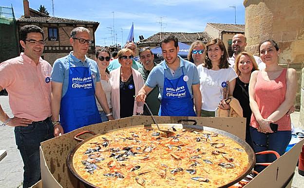 El PP se cocina la campaña, el PSOE vuelve a la plaza y Ciudadanos pasea en familia