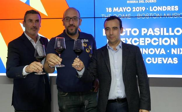 Brindis presentación del Festival Ñ Ribera de Londres con Pablo Baquera, drector de Marketin, Javier Ajenjo, director de Sonorama Ribera, y Miguel Sanz, director del Consejo Regulador de la DO Ribera del Duero. 