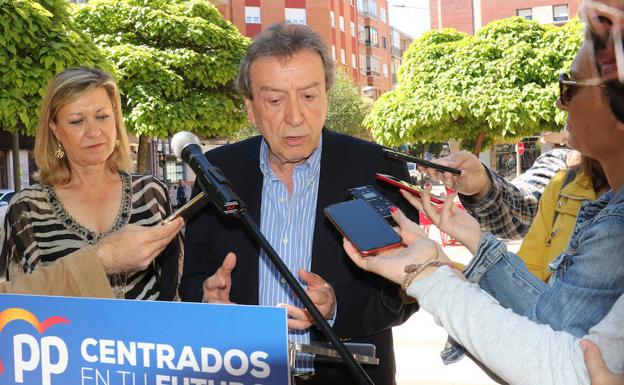 José Antonio De Santiago-Juárez, durante la presentación del programa del PP esta mañana en Delicias. 