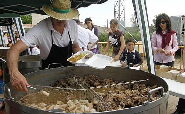 Preparativo en una edición de la Feria del Garbanzo de Valseca.
