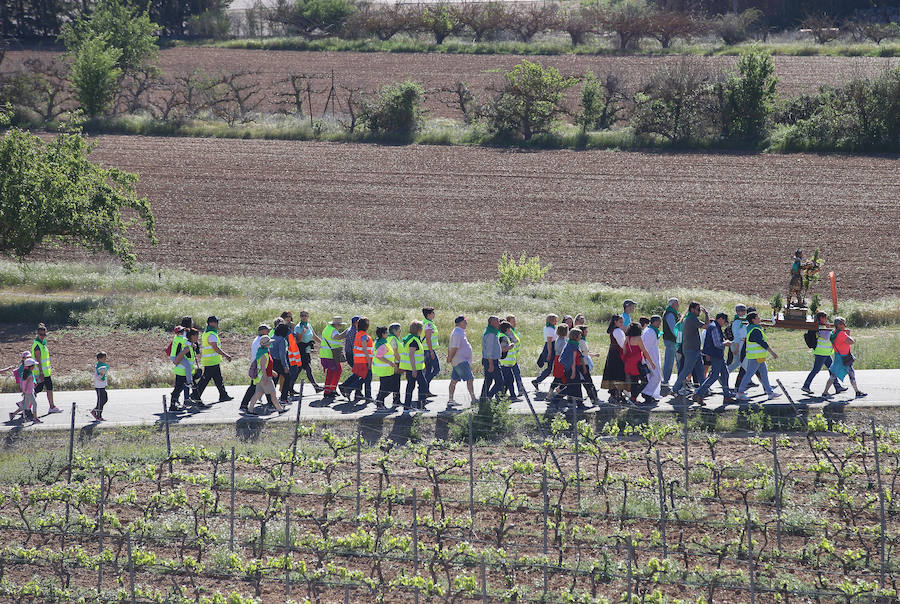 Fotos: San Isidro viaja en tren en la romería de Dueñas