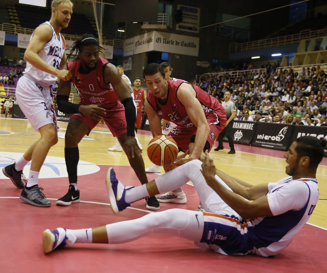 Fotos: El Carramimbre vence al Melilla por 85-64 y se adelanta en la eliminatoria