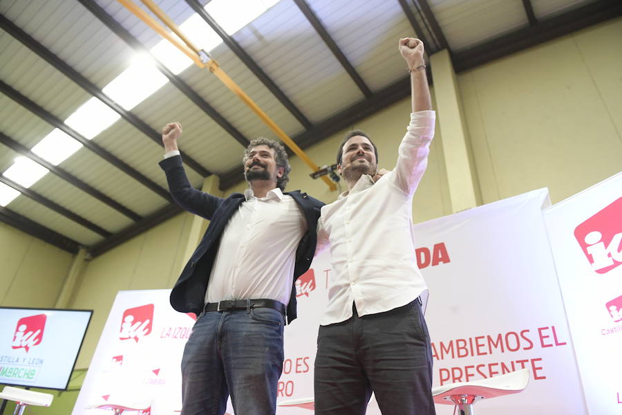 Fotos: Alberto Garzón y José Sarrión en un mitin en Valladolid