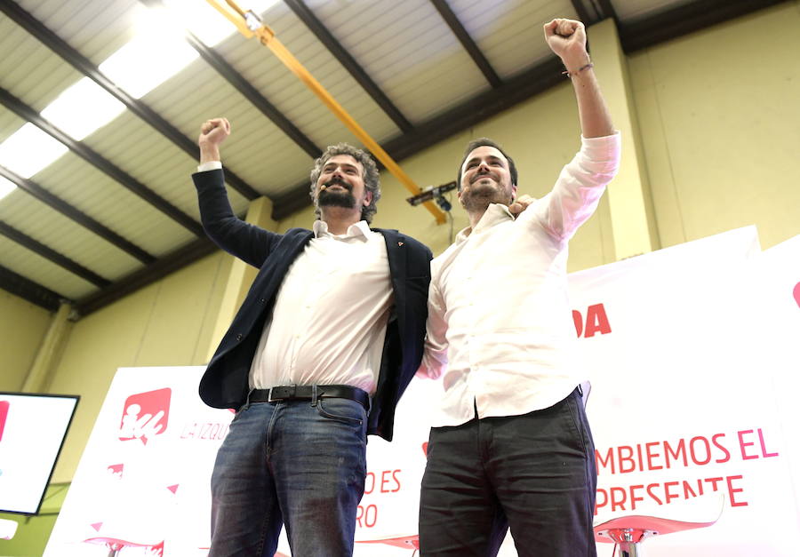 Fotos: Alberto Garzón y José Sarrión en un mitin en Valladolid