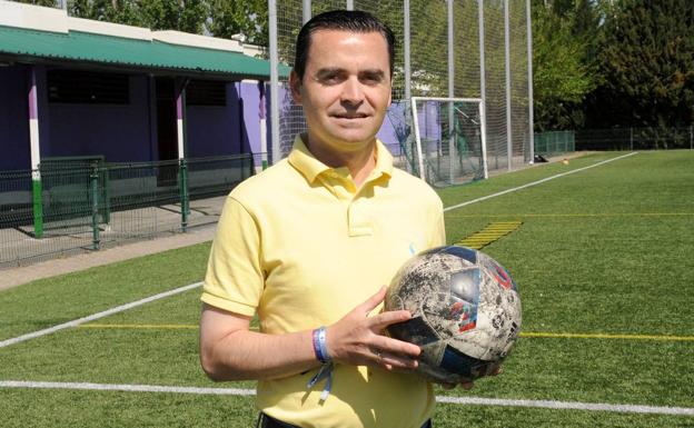 Rubén Fernández Felipe, en el campo de fútbol 11 de La Ribera.