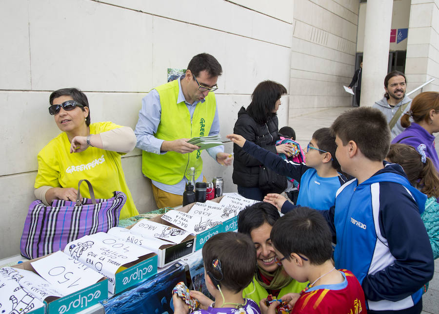 Fotos: Taller de reciclaje y plantación de macetas en La Rondilla